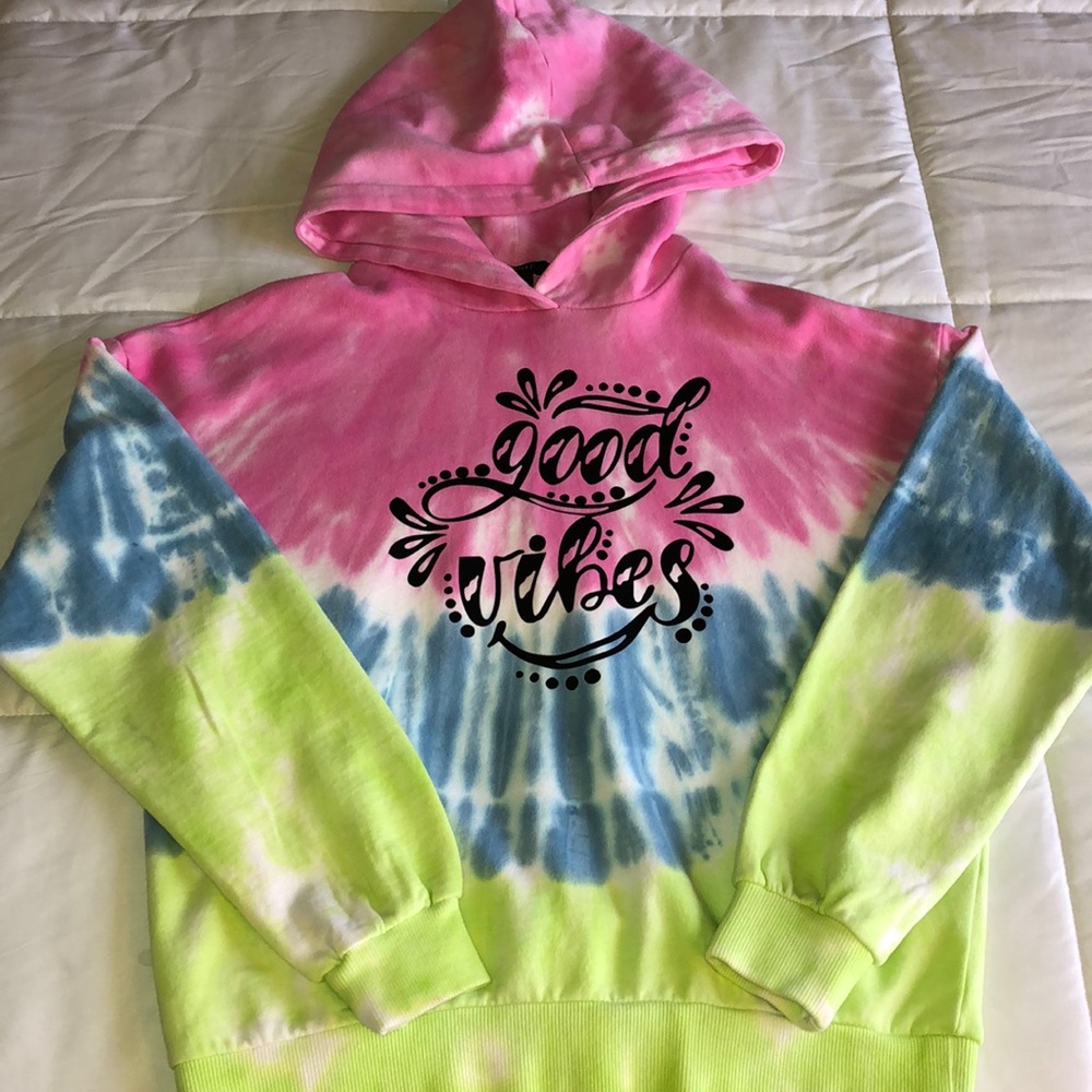 Good Vibes Cropped Hoodie EUC
